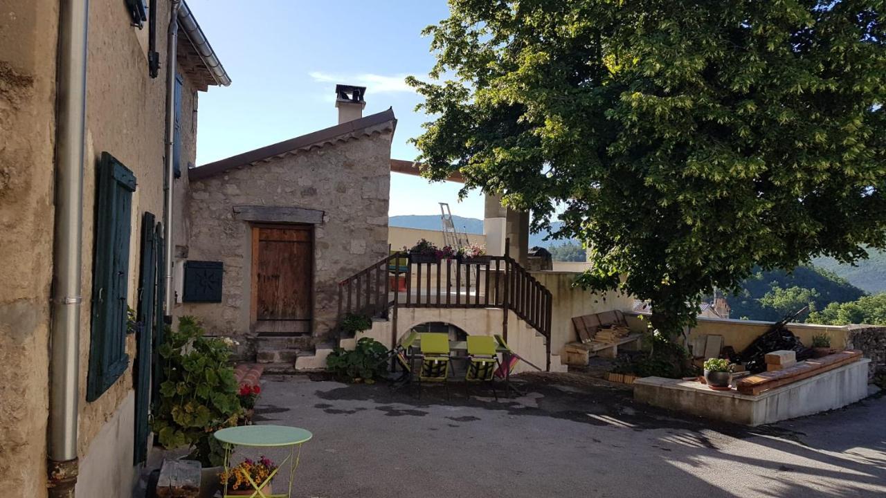 Appartamento La Maison Des Soleils Soleilhas Esterno foto
